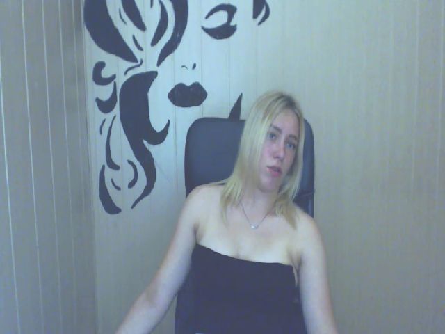 Live sex webcam photo for KetiLove_ #264423799