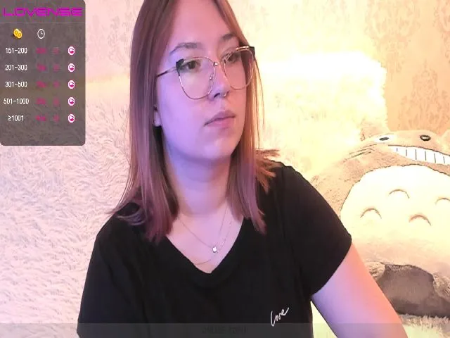 Live sex webcam photo for MoaningLisa_ #262560625