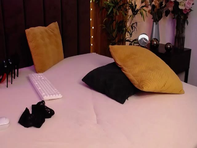 Live sex webcam photo for Wendiolson #263761348