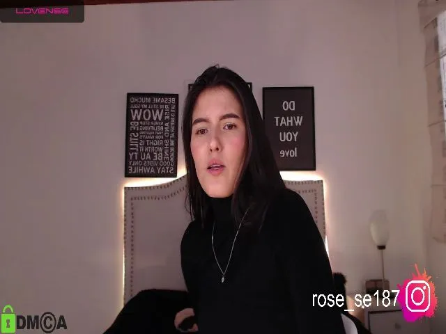 Live sex webcam photo for Rose_se #256076403