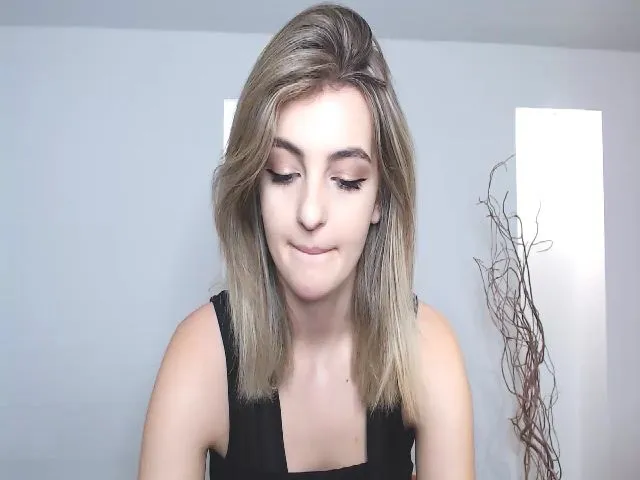 Live sex webcam photo for HelelGretta #253131436
