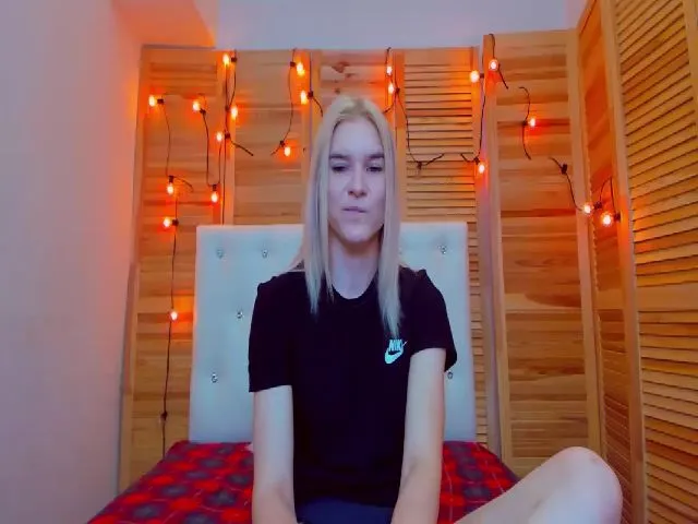 Live sex webcam photo for MarliTes #252360995