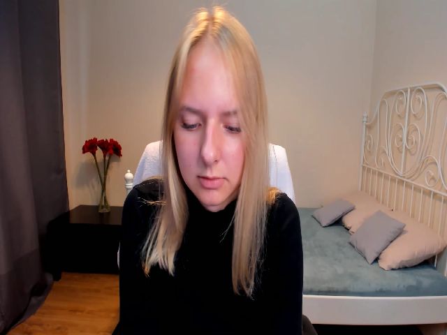 Live sex webcam photo for O1iv1a #257722798