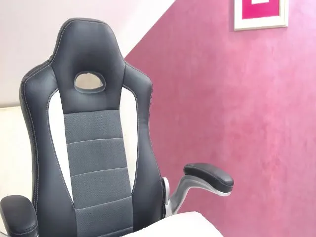 Live sex webcam photo for SoffyyHot #264593241