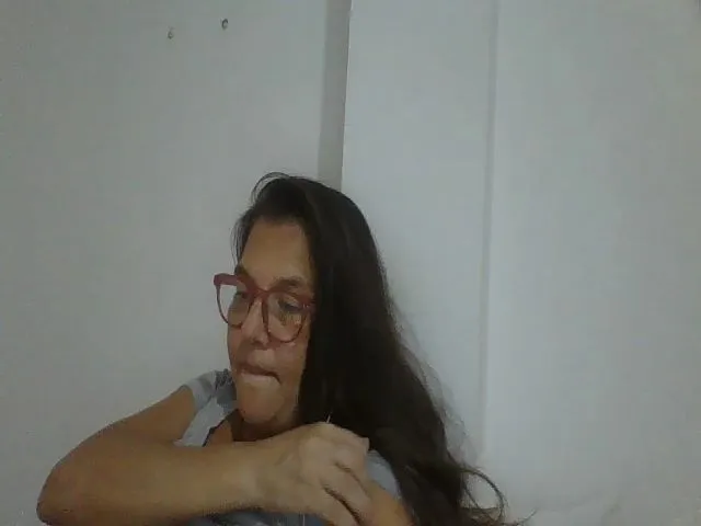 Live sex webcam photo for SweetLola01 #258440996