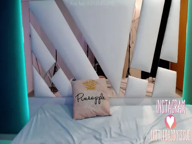 Live sex webcam photo for Littleissue #262716592