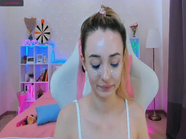 Live sex webcam photo for Karlee_Grey_ #258542626