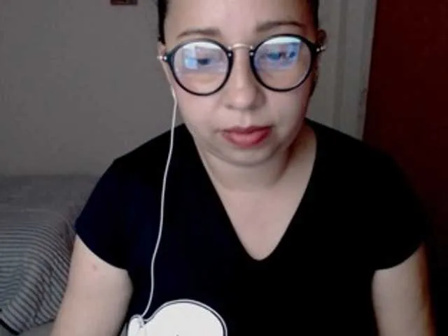 Live sex webcam photo for Ailyn88 #245446911