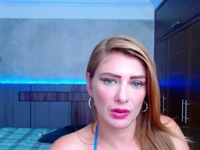 Live sex webcam photo for Geovanafranco #242349625