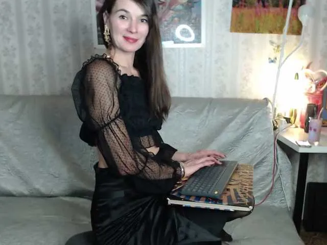Live sex webcam photo for MiyaMei #240935271