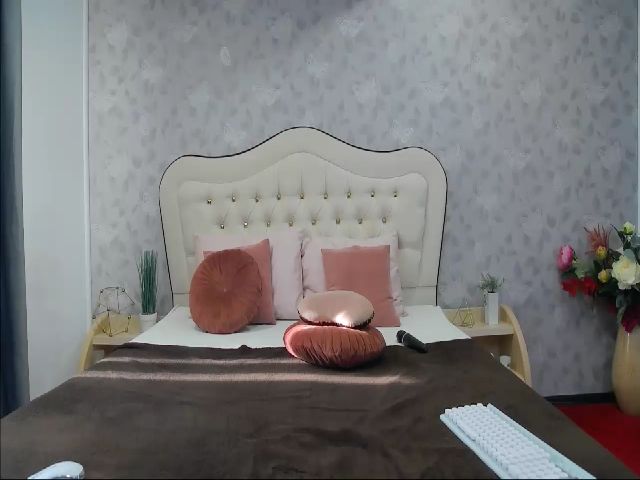 Live sex webcam photo for GracieCute #257616080