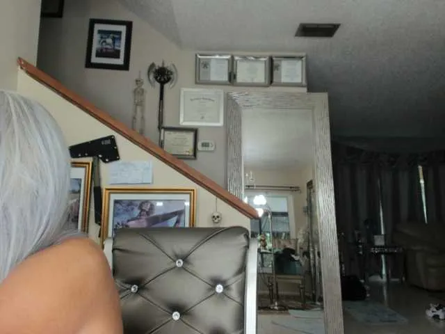 Live sex webcam photo for adrianna_fox #287953096