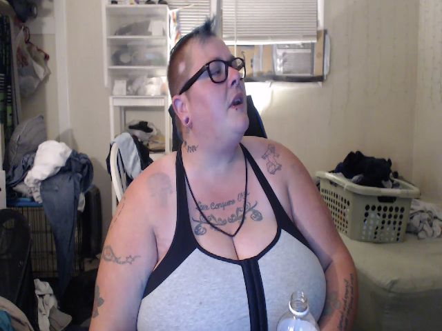 Live sex webcam photo for PunkChick420 #264139257