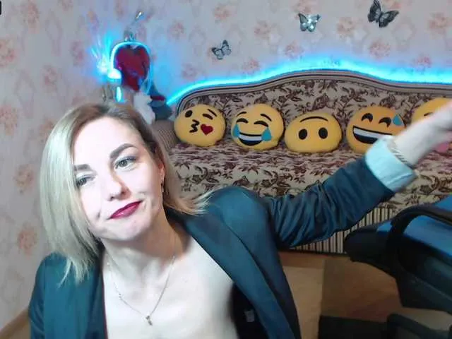 Live sex webcam photo for sonya2121 #241457891