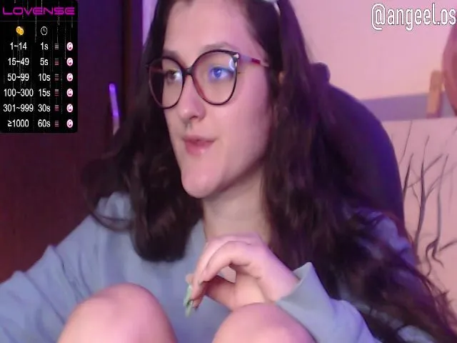Live sex webcam photo for Miah_Peach #264123660