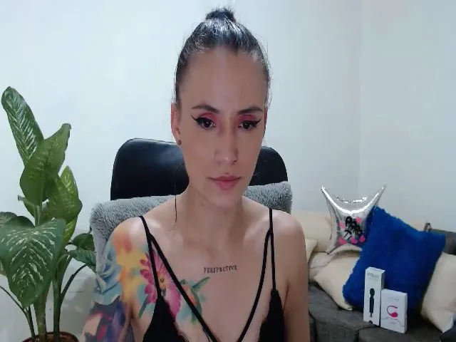 Live sex webcam photo for Avaa22_ #257371613
