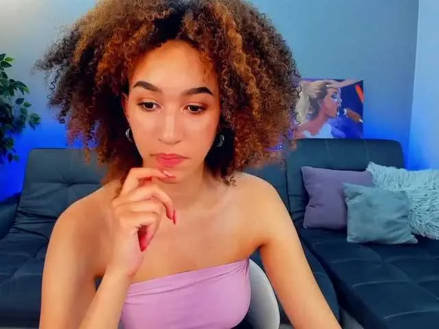 Live sex webcam photo for RaffaelaC #243057940