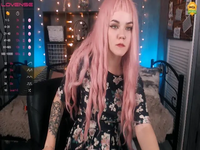 Live sex webcam photo for KerryBlair #252485320