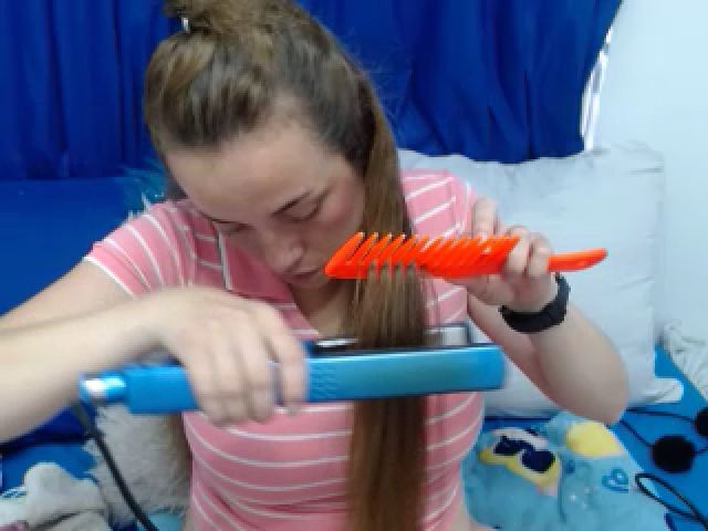 Live sex webcam photo for Honey21_ #254612553