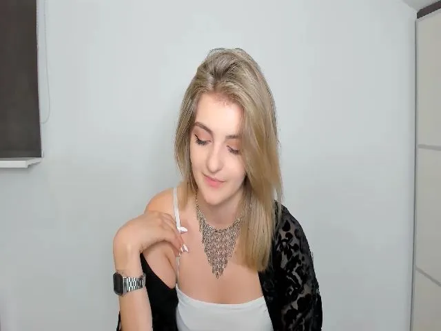 Live sex webcam photo for HelelGretta #253773576