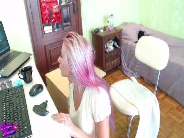 Live sex webcam photo for RoxeeModel #256836415