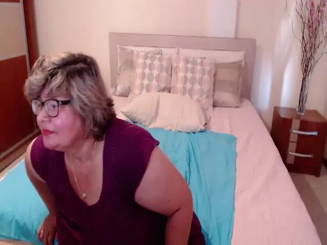 Live sex webcam photo for xSweetKarina #264892207