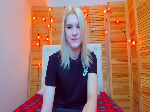 Live sex webcam photo for MarliTes #253261269