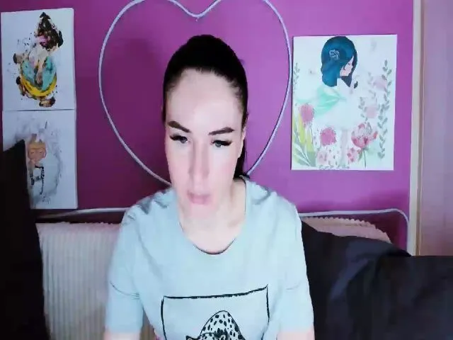 Live sex webcam photo for Lilly_Shine #257279293