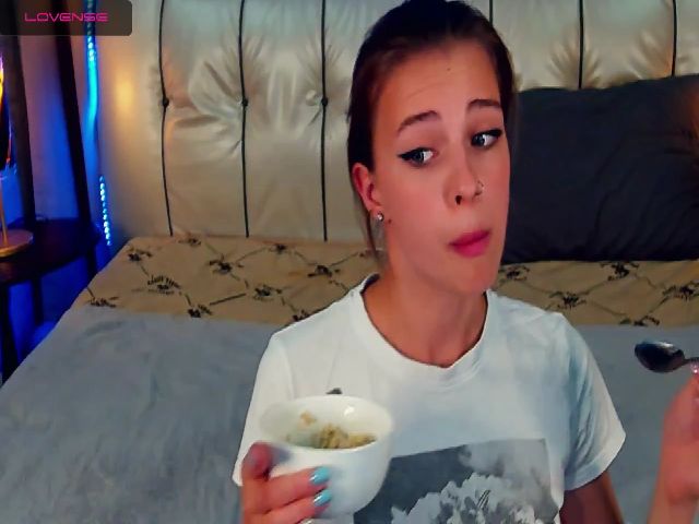 Live sex webcam photo for MariaCharming #260735918