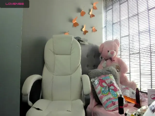 Live sex webcam photo for Nicole_jenss #263214971