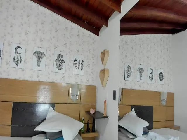 Live sex webcam photo for Mssburbuja #255855614