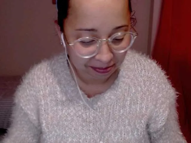 Live sex webcam photo for Ailyn88 #253509012