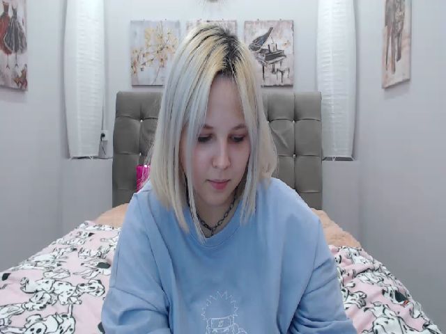 Live sex webcam photo for Helokit #253736106