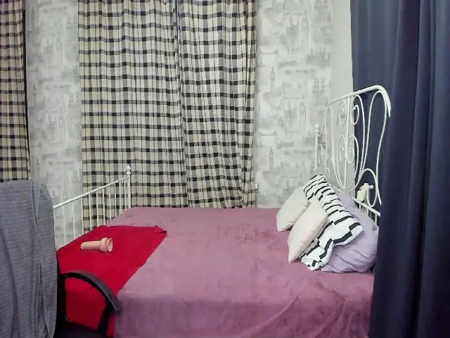 Live sex webcam photo for A11yson #255762935