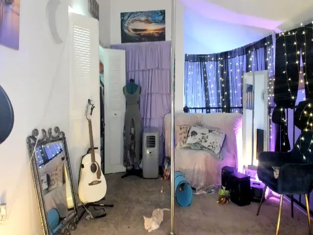 Live sex webcam photo for PetiteJewel #253376587