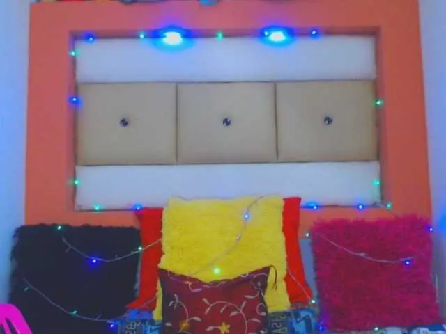 Live sex webcam photo for SophiexTayllo #252049830