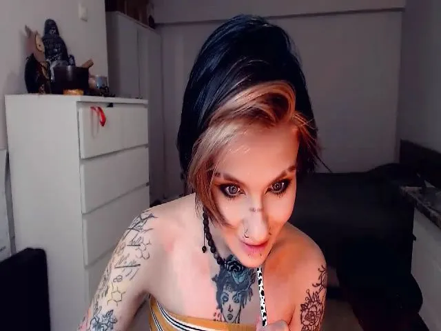 Live sex webcam photo for Hella_Hell #264867312