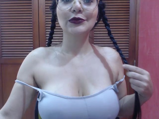 Live sex webcam photo for KittyDiamond_ #254820114