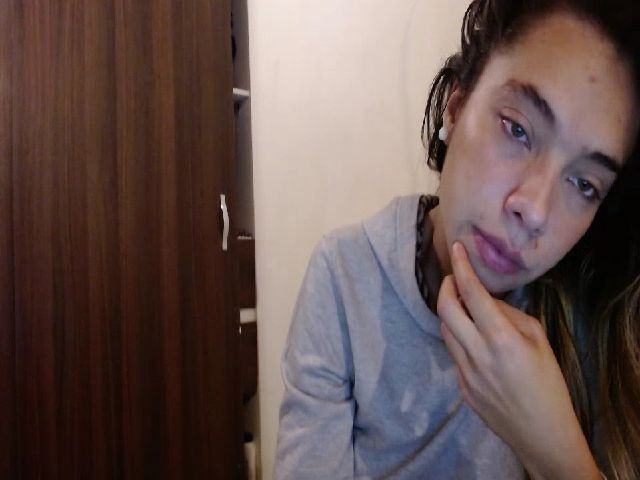 Live sex webcam photo for LaraSmiith_ #258342990