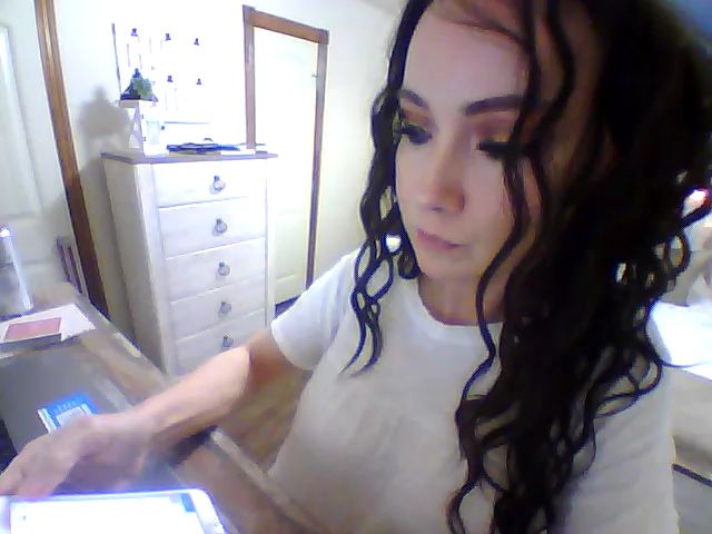 Live sex webcam photo for SweetHoney33 #264714000