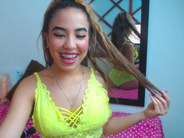 Live sex webcam photo for KellyJhons #254428459