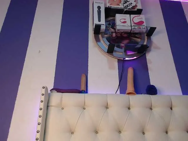Live sex webcam photo for lucy-hot1 #249596968
