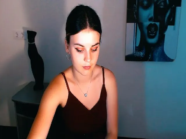 Live sex webcam photo for EmilyFar #255606417