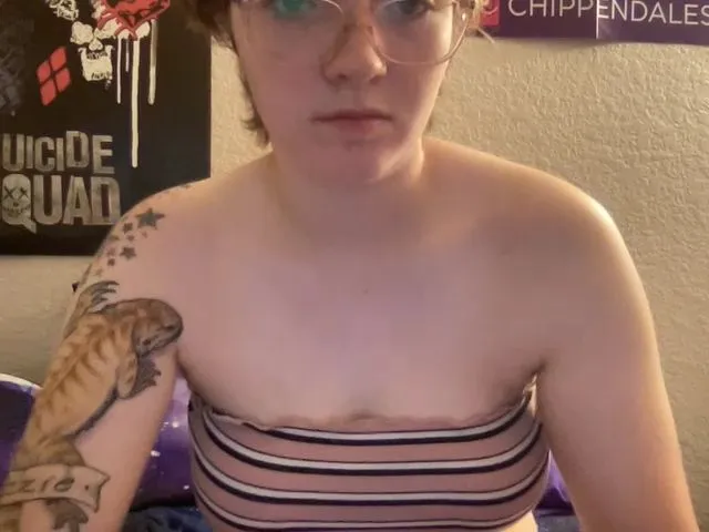 Live sex webcam photo for CandyBurger #258749836