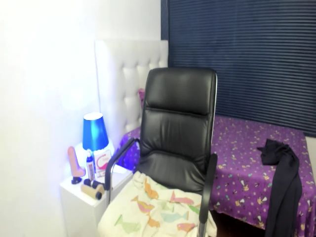 Live sex webcam photo for sexyfox_18 #252375241