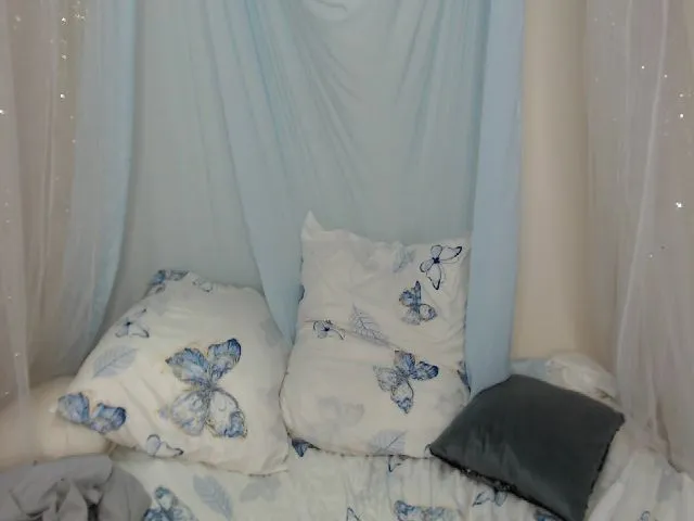 Live sex webcam photo for ImFoxx #256236861