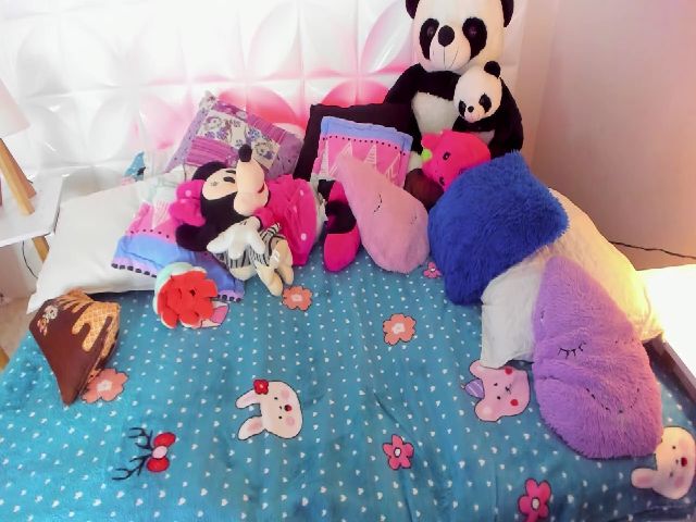 Live sex webcam photo for KateMoore3 #263419524