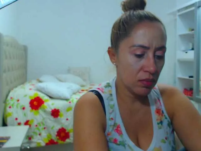 Live sex webcam photo for RoxanaMilf #241333175