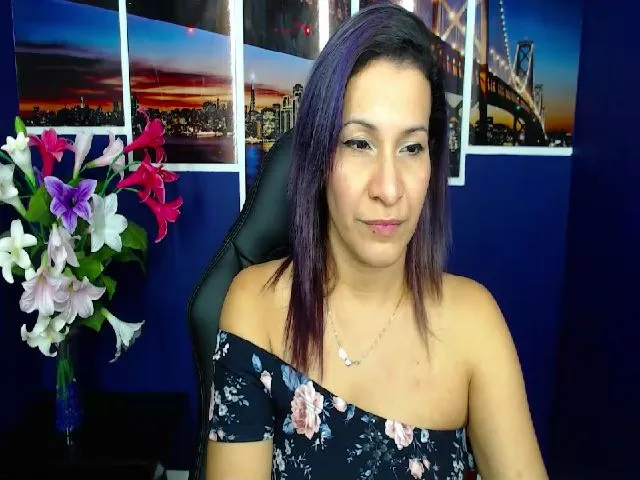 Live sex webcam photo for Infernalsexx #256592036