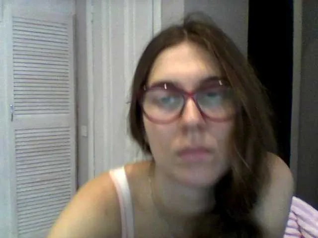 Live sex webcam photo for Emmi-li #241017378